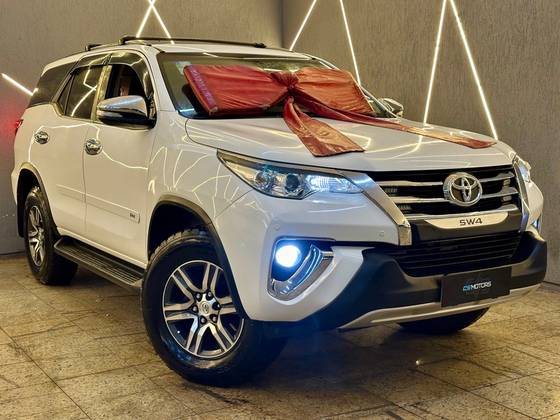 TOYOTA HILUX SW4 2.7 SR 7 LUGARES 4X2 16V FLEX 4P AUTOMÁTICO TOYOTA HILUX SW4 2.7 SR 7 LUGARES 4X2 16V FLEX 4P AUTOMÁTICO